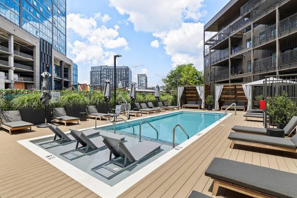 Apartamento Skyline View, Pool, Gym, Balcony'S, Walk To Bway! Nashville Exterior foto
